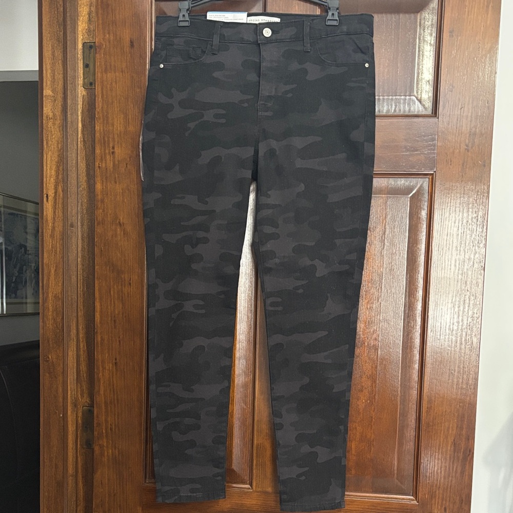 NWT Black gray camo print Ankle Skinny Women's Jeans -